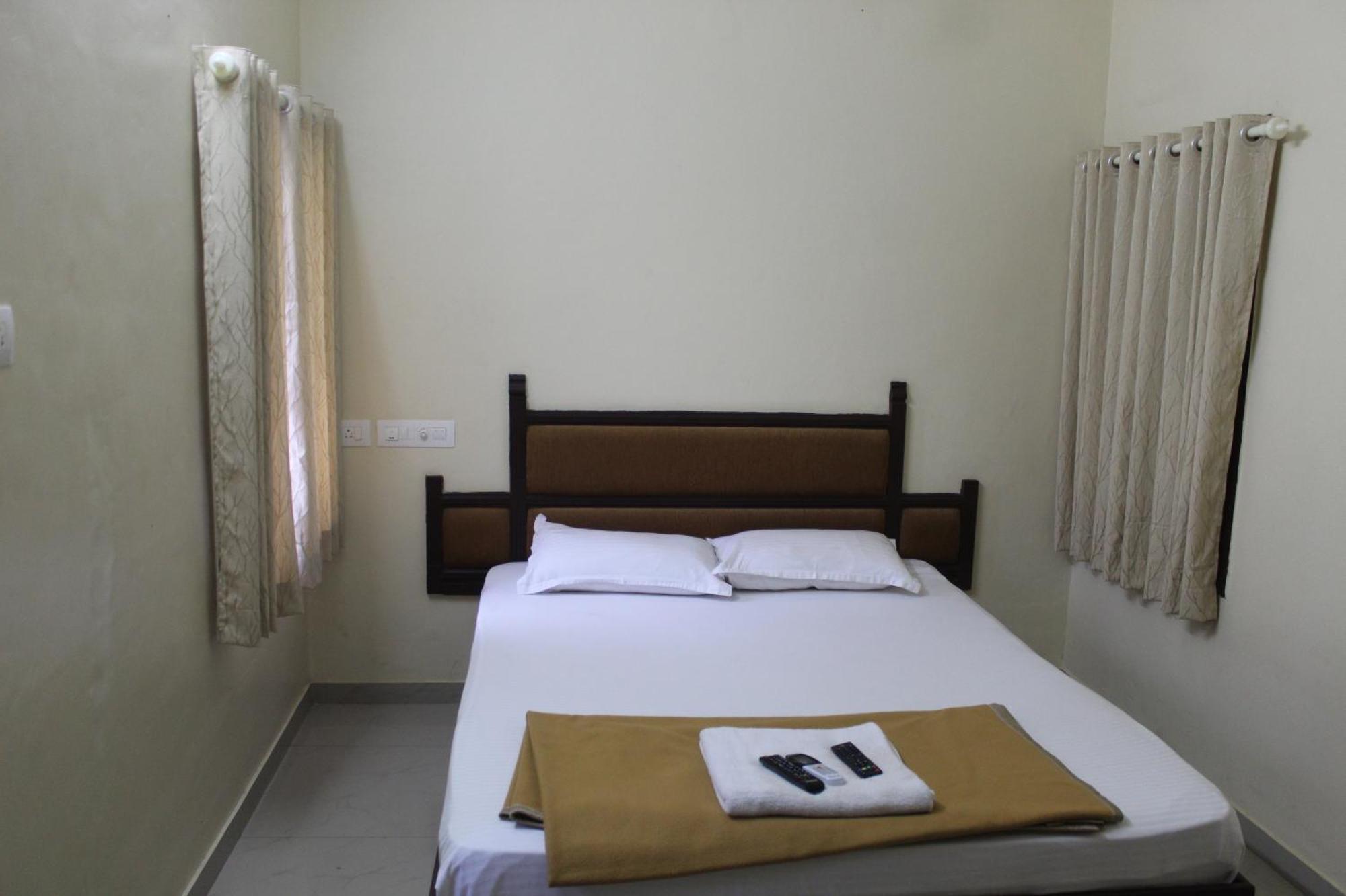 Anna Hotel Thiruvananthapuram Ngoại thất bức ảnh