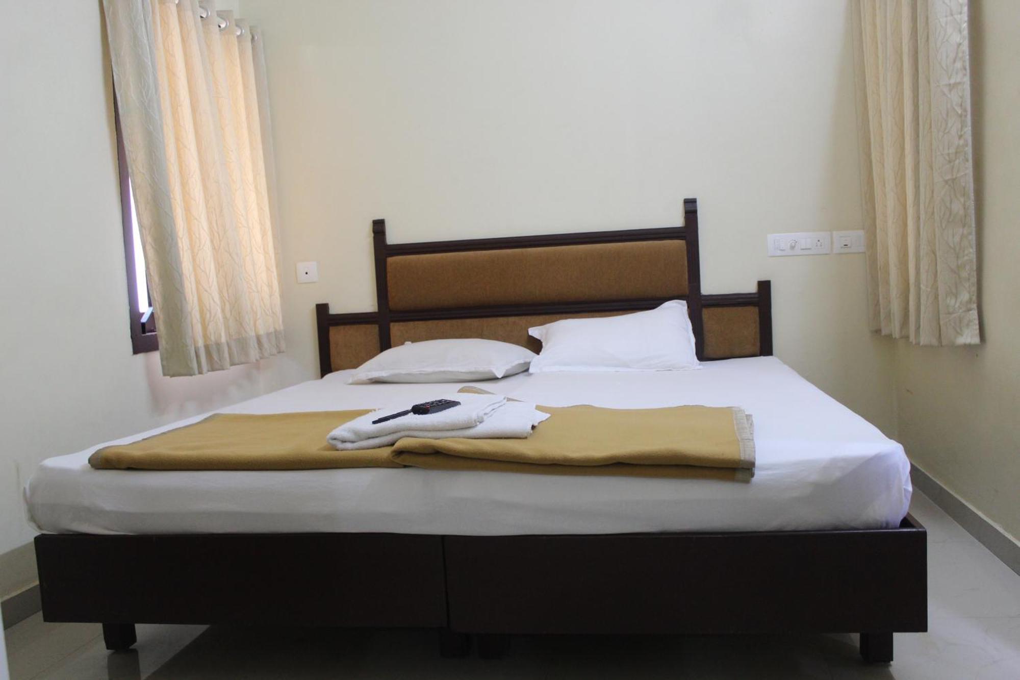 Anna Hotel Thiruvananthapuram Ngoại thất bức ảnh
