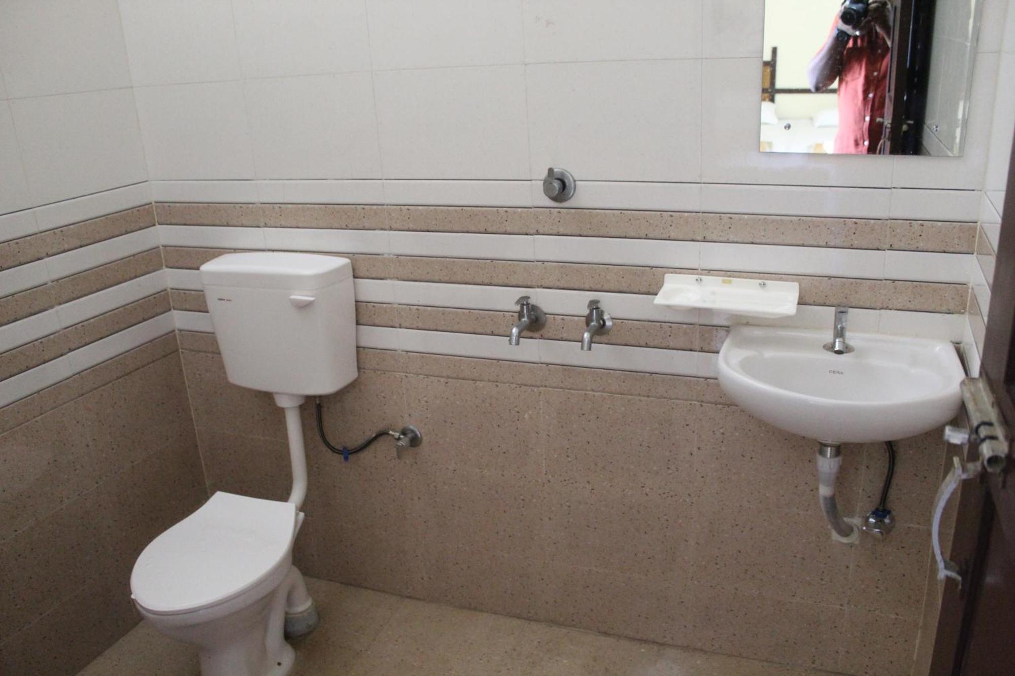 Anna Hotel Thiruvananthapuram Ngoại thất bức ảnh