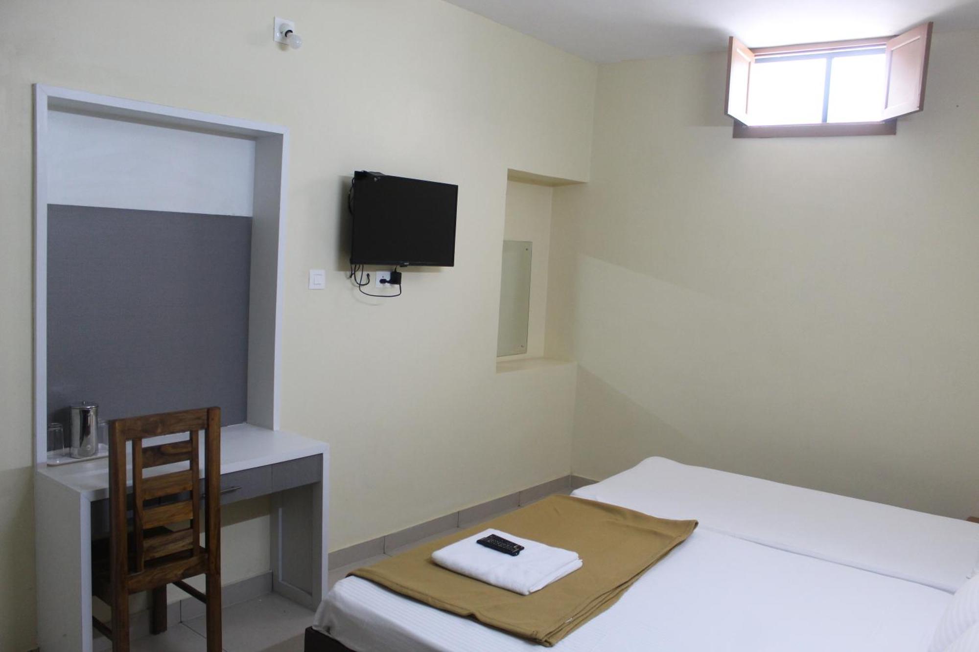 Anna Hotel Thiruvananthapuram Ngoại thất bức ảnh