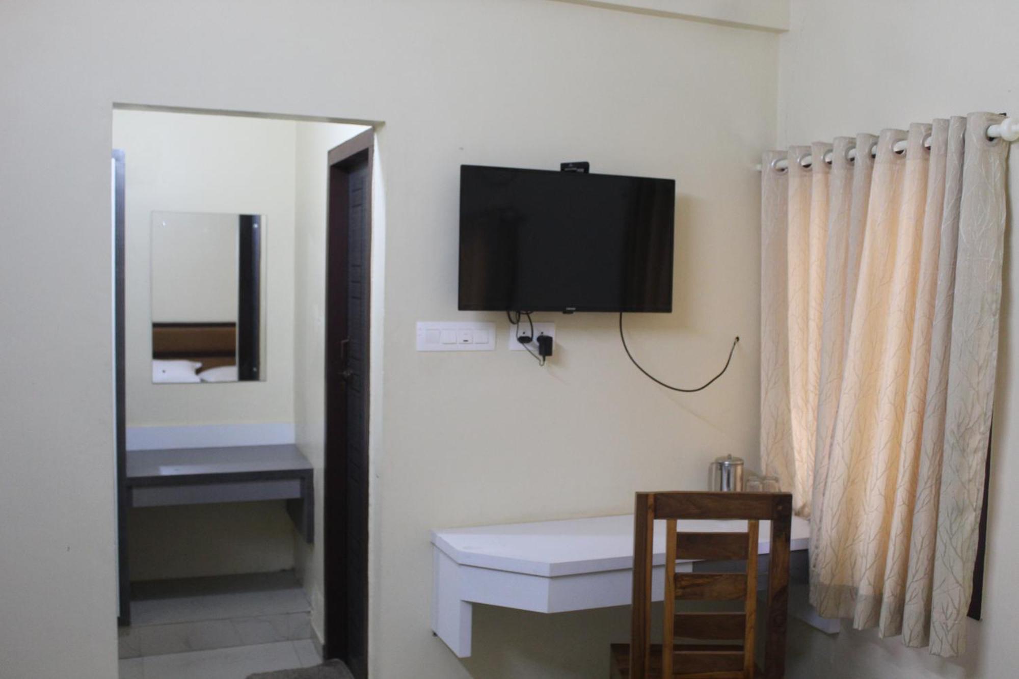 Anna Hotel Thiruvananthapuram Ngoại thất bức ảnh