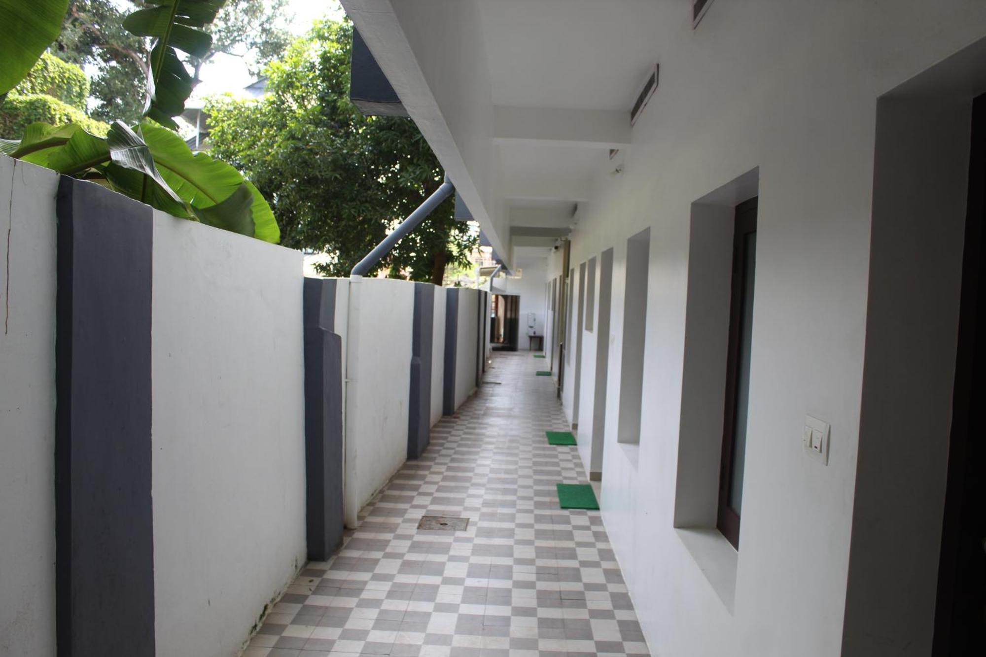 Anna Hotel Thiruvananthapuram Ngoại thất bức ảnh