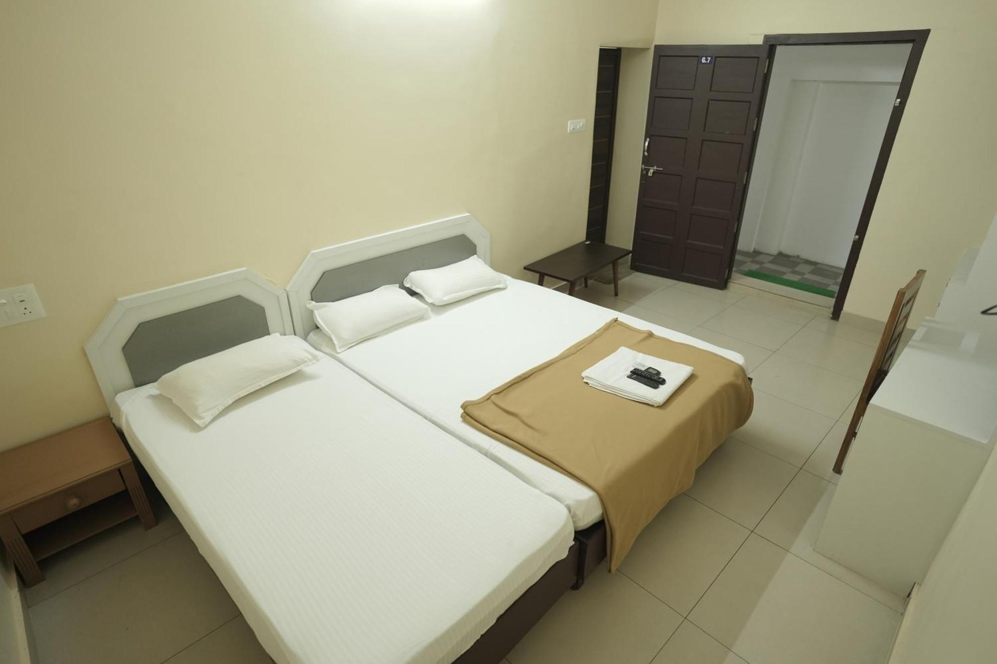 Anna Hotel Thiruvananthapuram Ngoại thất bức ảnh
