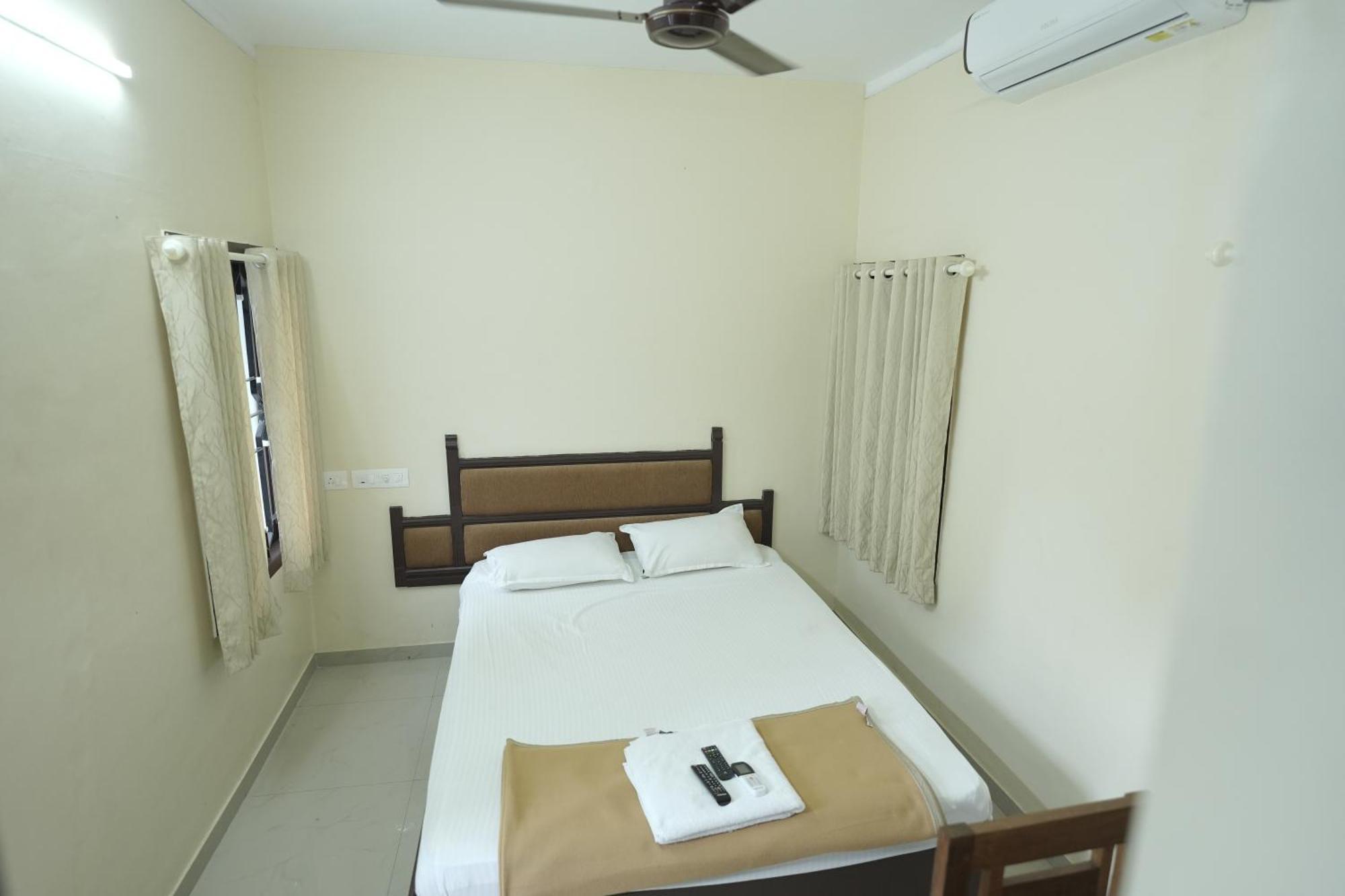 Anna Hotel Thiruvananthapuram Ngoại thất bức ảnh