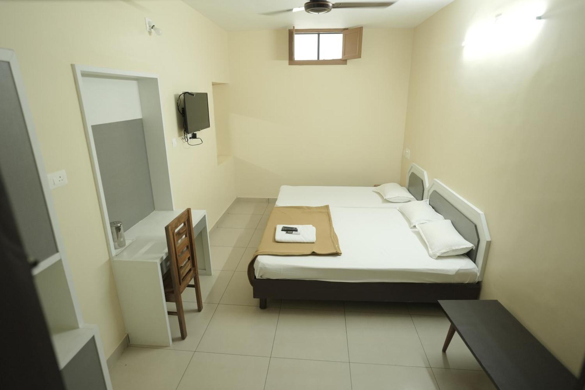 Anna Hotel Thiruvananthapuram Ngoại thất bức ảnh