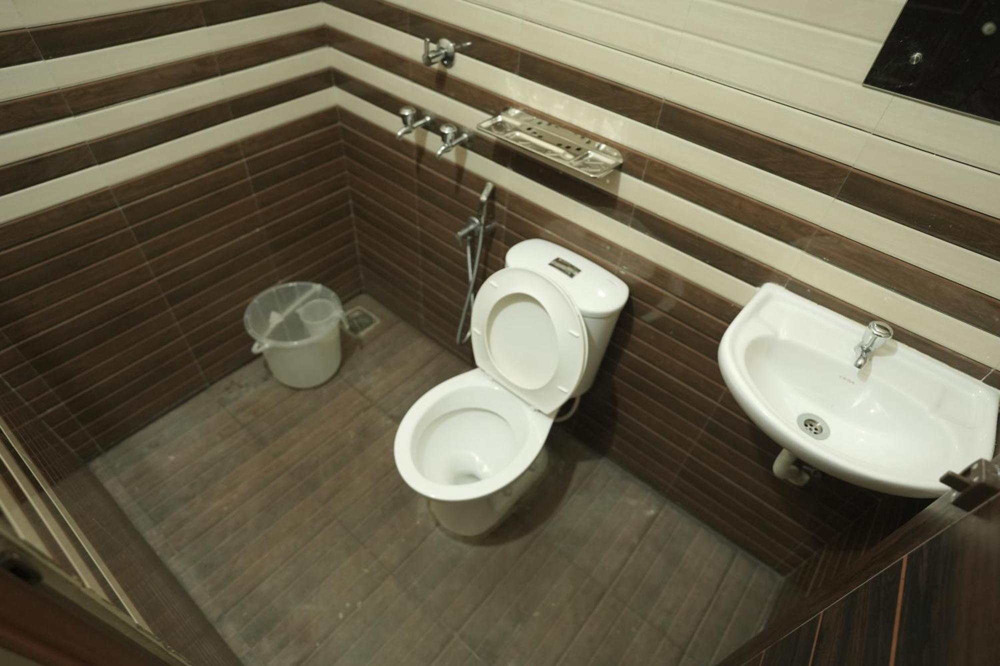 Anna Hotel Thiruvananthapuram Ngoại thất bức ảnh
